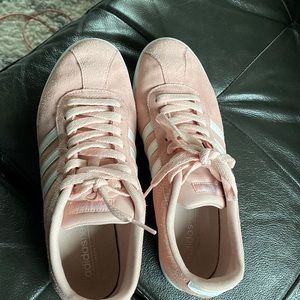 Women’s Adidas Tennis shoes